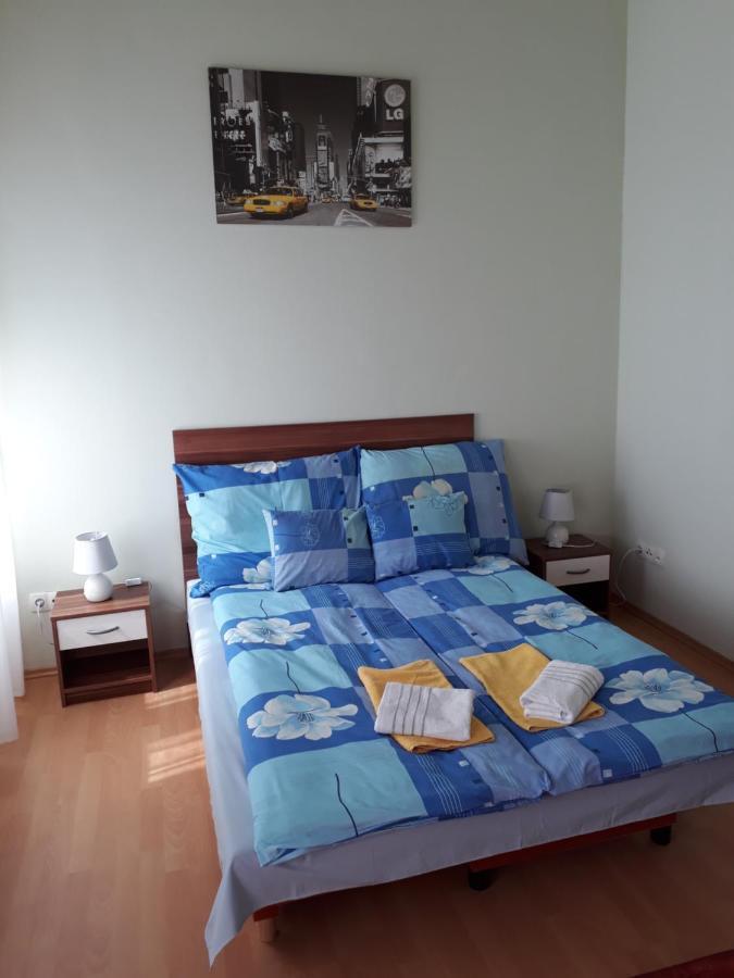 Piac Utcai Apartman Debrecen Bagian luar foto